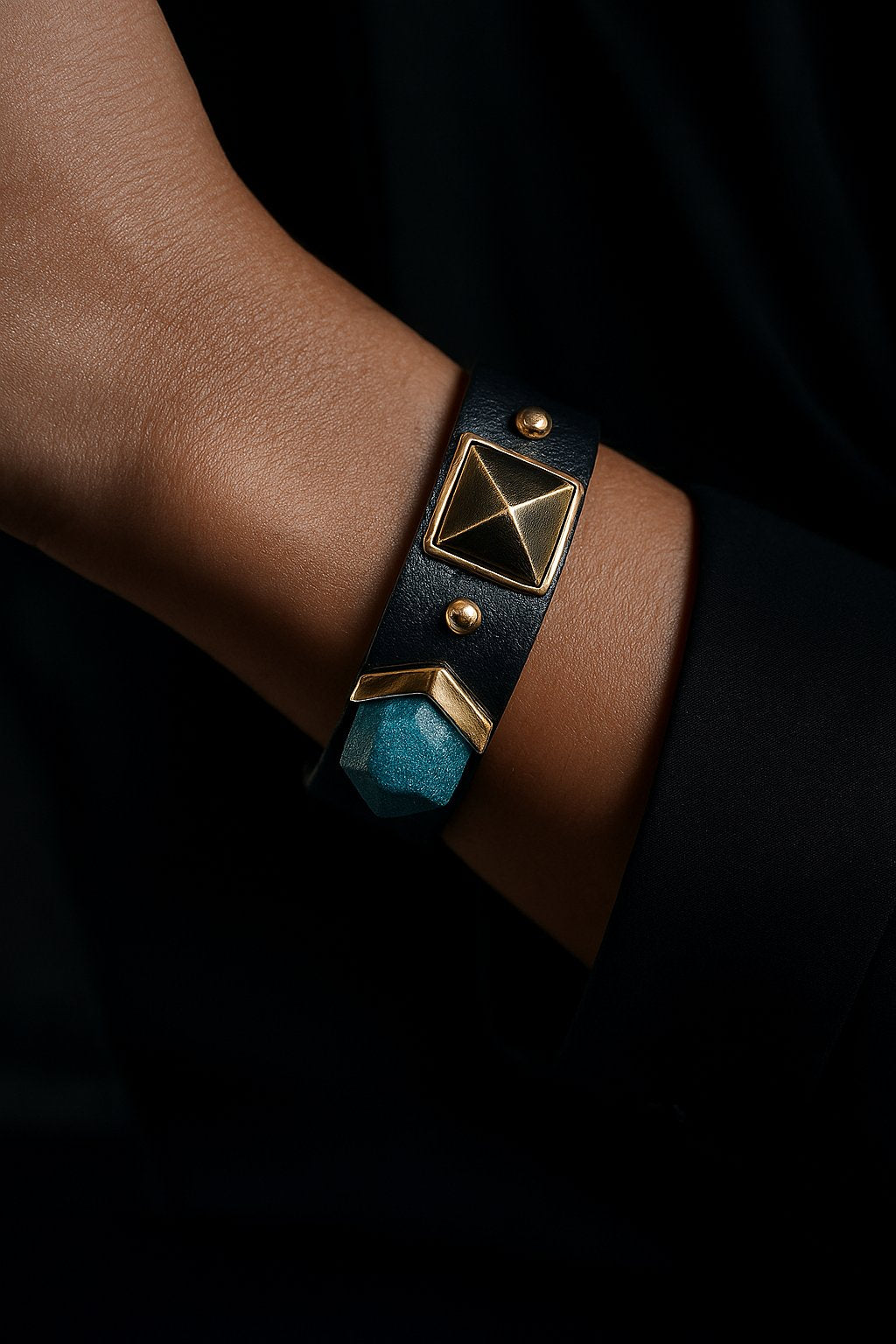 Experience bracelets where Istanbul Grand Bazaar's craftsmanship meets London's design at Golden Horn. Our collection offers a variety of styles, and natural gemstones.