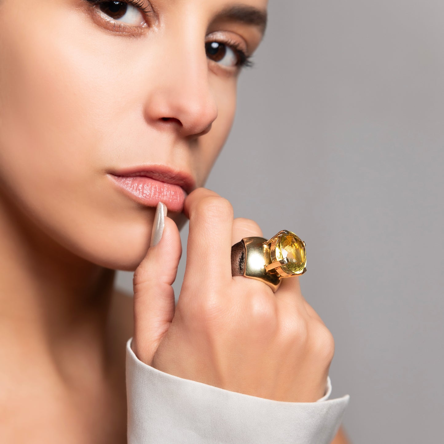 Antoinette Ring - Oval - Golden Horn