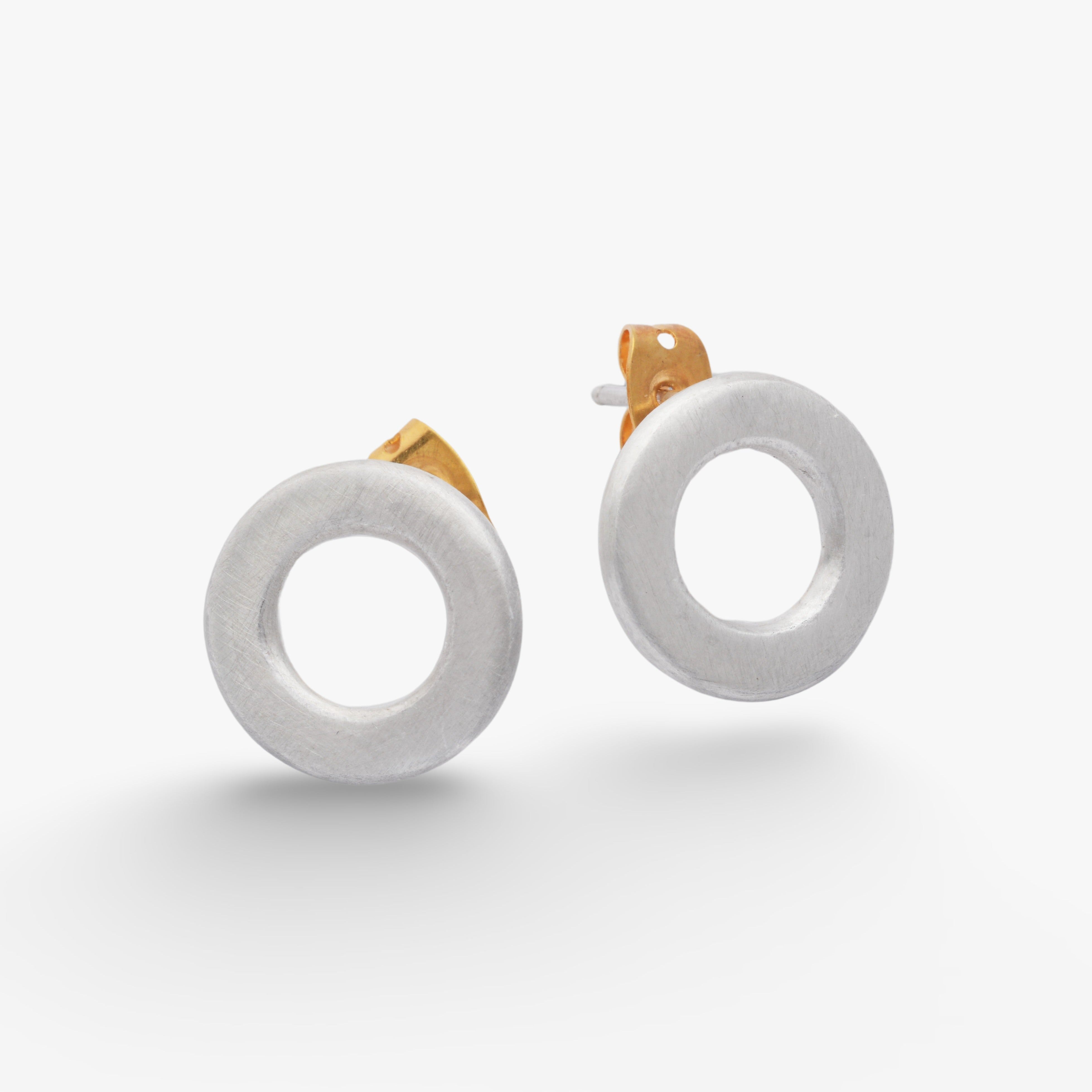 Single Lock Circle Stud Earrings - Golden Horn