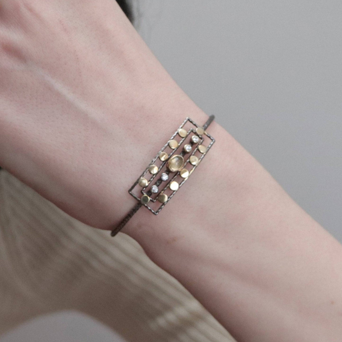 Ancient Queen Bracelet - Golden Horn