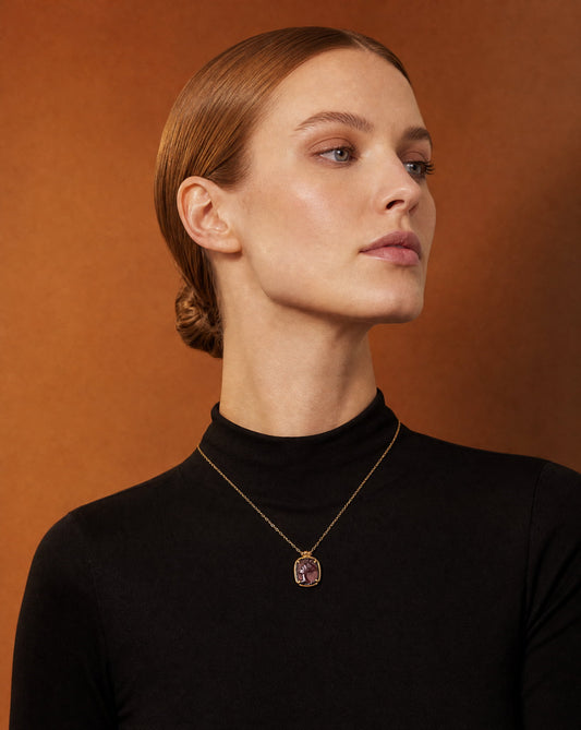 Nefertiti Agate Gold Pendant Necklace worn – Golden Horn Jewellery