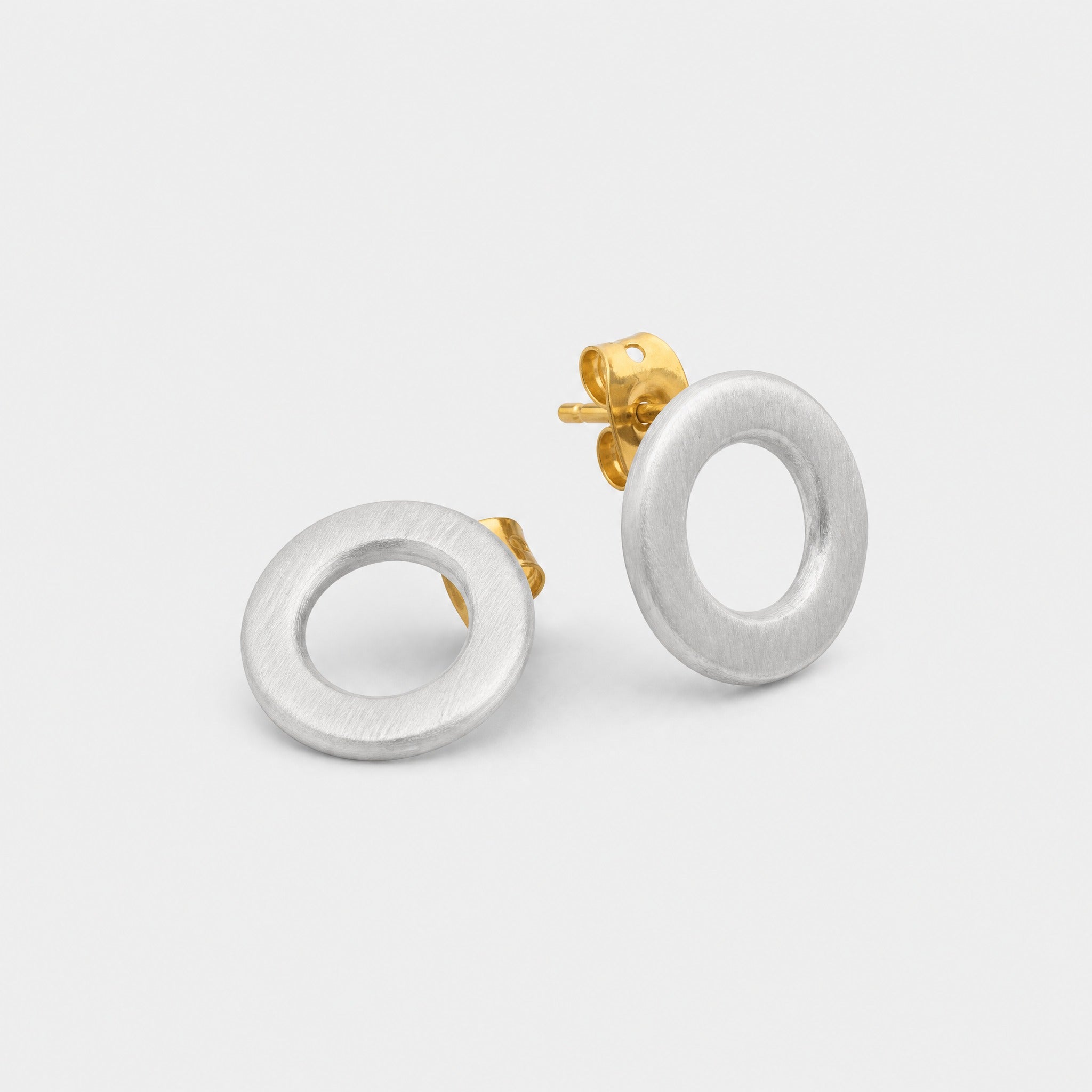 Timeless Circle Stud Earrings in sterling silver – Golden Horn Jewellery