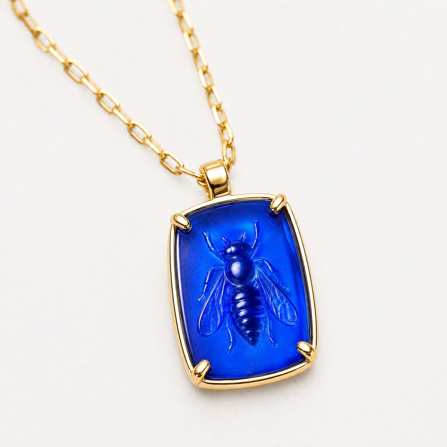 Ancient Bee Agate Pendant Necklace pendant detail – Golden Horn Jewellery