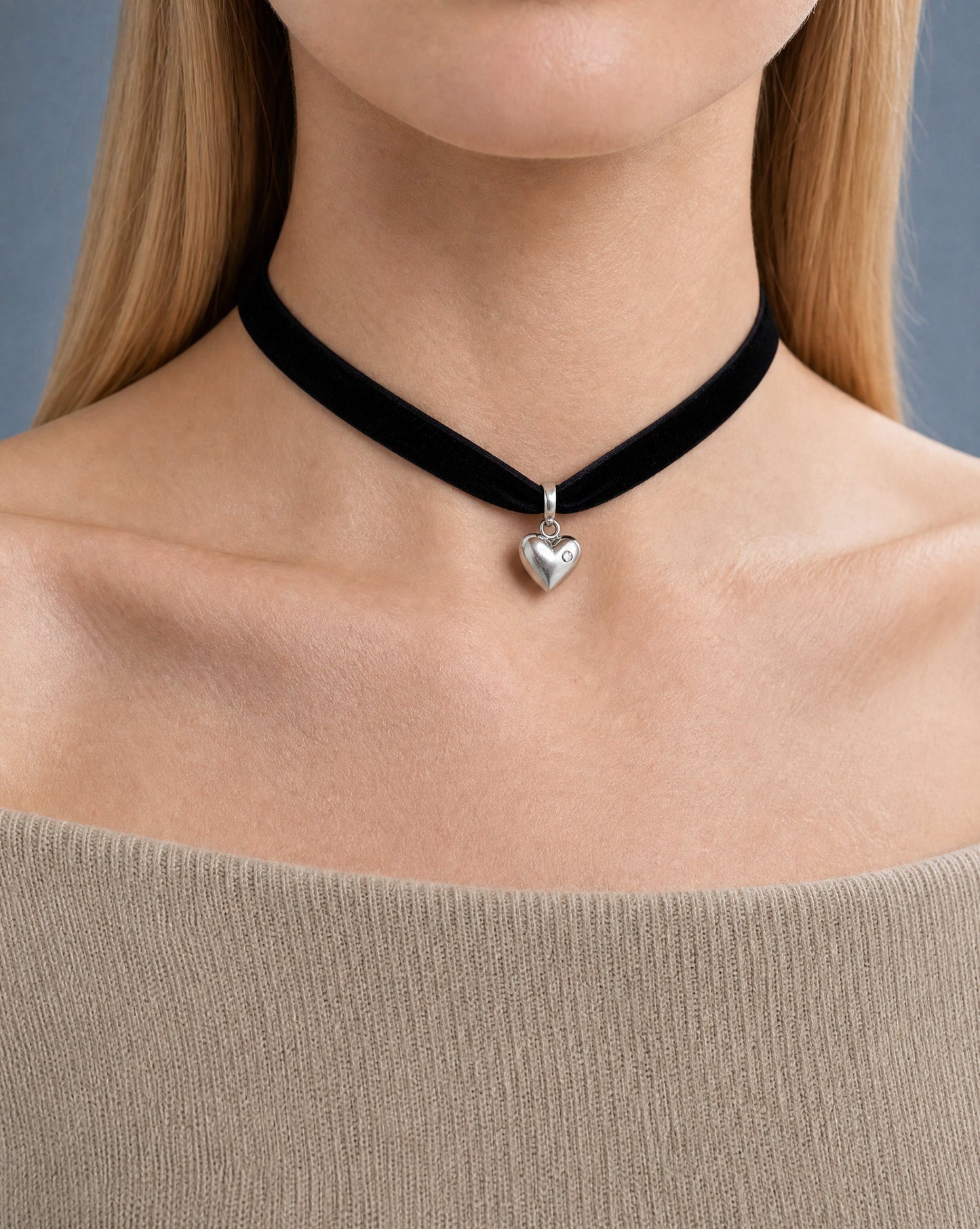 Black Velvet Choker Necklace silver heart charm close-up – Golden Horn Jewellery