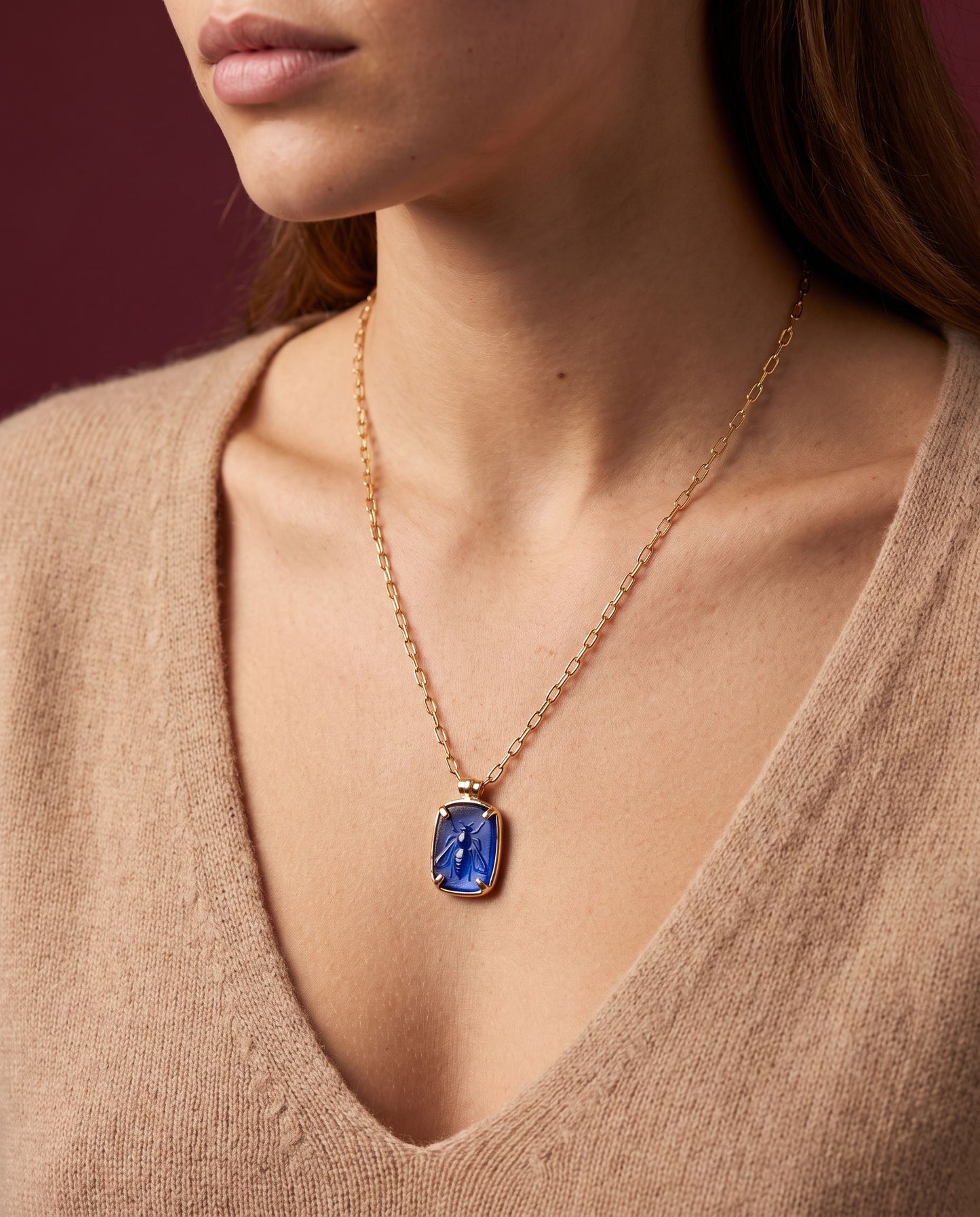 Ancient Bee Agate Pendant Necklace close-up at the collarbone – Golden Horn Jewellery