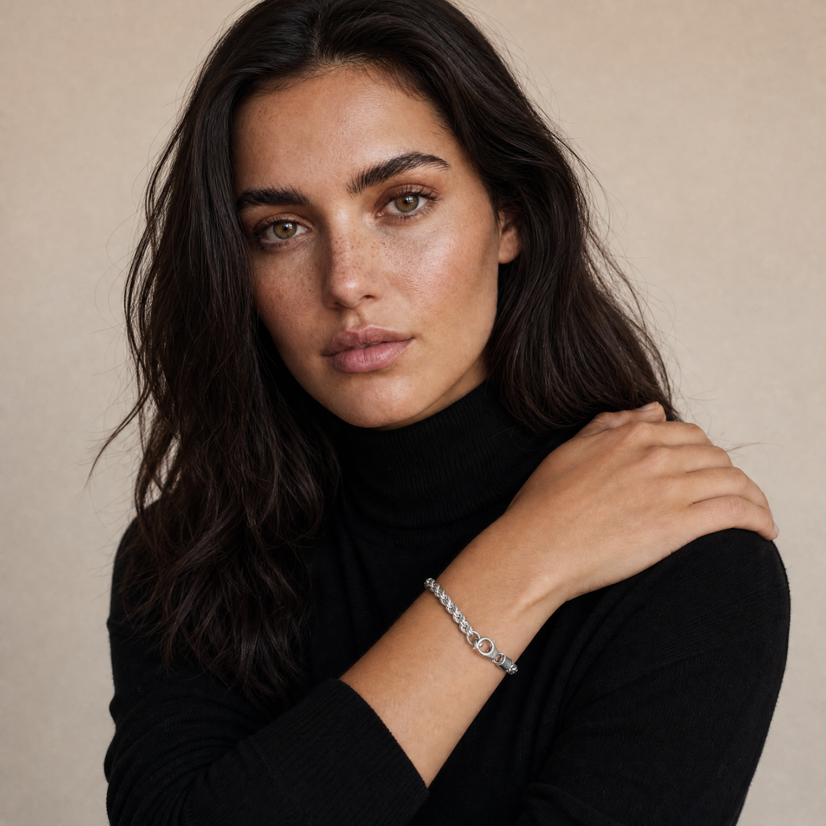 Model wearing the Silver Rope Chain Bracelet, hand resting on her shoulder – Golden Horn Jewellery